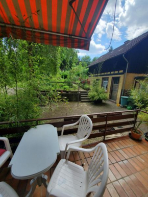 Zwei Zimmer im Stadt Altbau mit Balkon